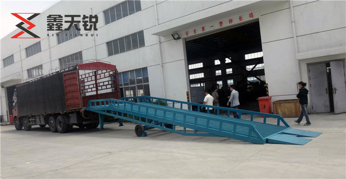 滨州移动式登车桥